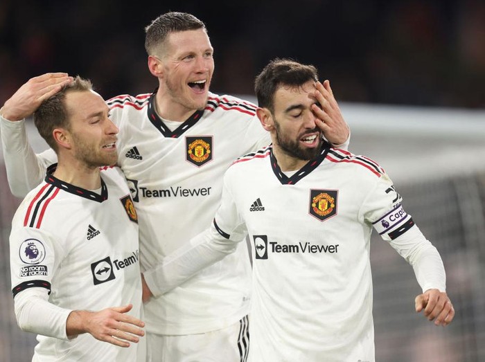 LONDON, ENGLAND - JANUARY 18: Christian Eriksen and Bruno Fernandes celebrate the opening goal with Wout Weghorst of Manchester United who puts his hands on their heads during the Premier League match between Crystal Palace and Manchester United at Selhurst Park on January 18, 2023 in London, United Kingdom. (Photo by Charlotte Wilson/Offside/Offside via Getty Images)