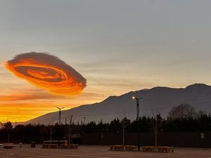 Penjelasan Ilmiah soal Awan UFO di Langit Turki Penjelasan Ilmiah soal Awan UFO di Langit Turki