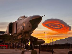 Penampakan Fenomena Langka Awan Mirip UFO