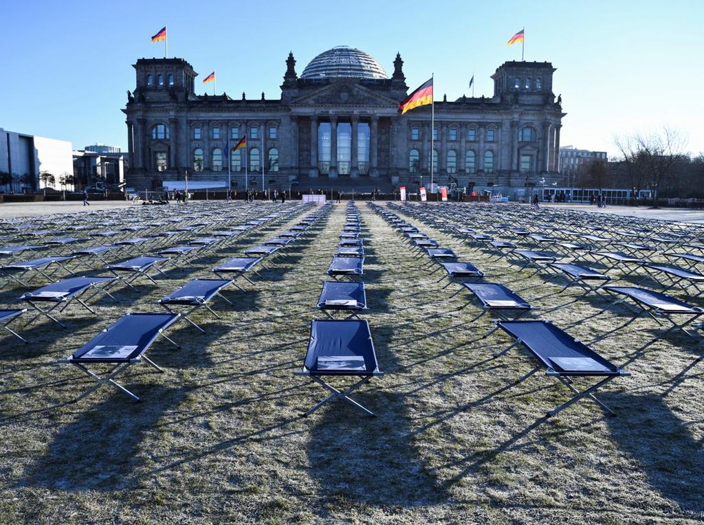 Demo Tak Biasa Penderita Long COVID di Jerman Demo Tak Biasa Penderita Long COVID di Jerman