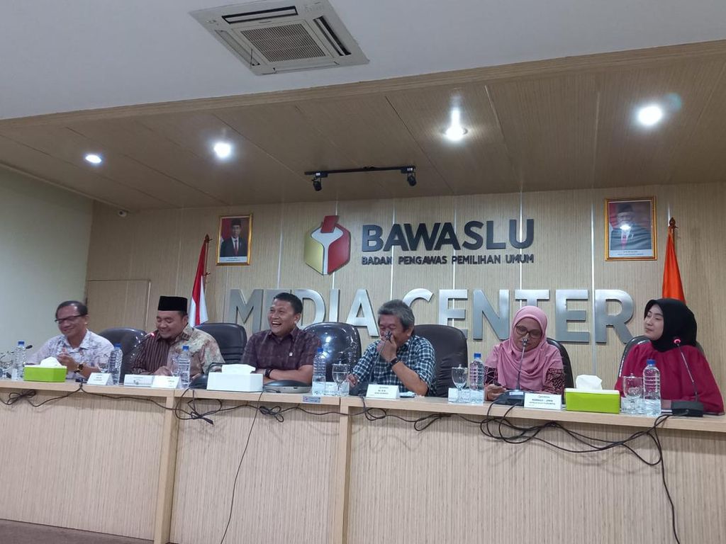 KPU Bakal Perbaiki Silon untuk Caleg DPD: Kami Tidak Tutup Mata KPU Bakal Perbaiki Silon untuk Caleg DPD: Kami Tidak Tutup Mata