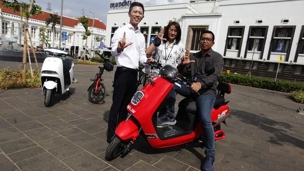 Bank Mandiri Jadikan Motor Listrik untuk Kendaraan Operasional