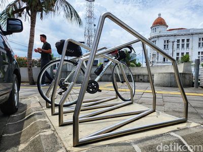 Unik hingga Mewah, Potret Beragam Parkiran Sepeda di Jakarta
