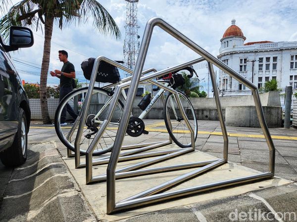 Unik hingga Mewah, Potret Beragam Parkiran Sepeda di Jakarta