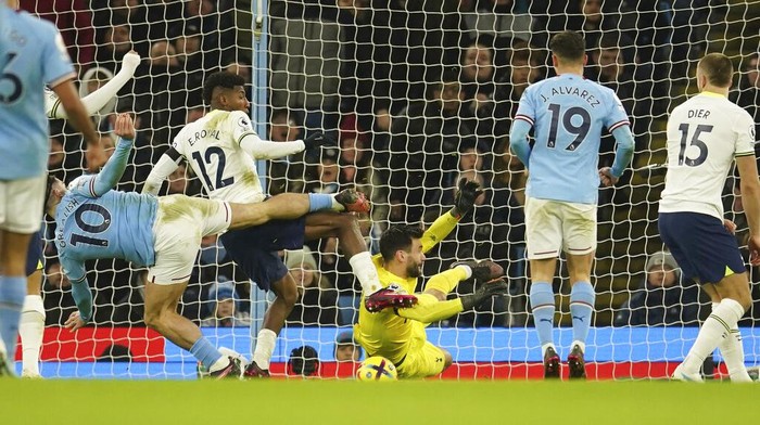 Tottenhams goalkeeper Hugo Lloris, center, makes a save before Manchester Citys Julian Alvarez, second right, scores his sides opening goal during the English Premier League soccer match between Manchester City and Tottenham Hotspur at the Etihad Stadium in Manchester, England, Thursday, Jan. 19, 2023. (AP Photo/Dave Thompson)