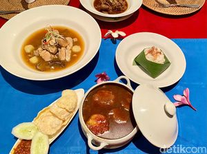 Ada Semur Lidah dan Ayam Hong Enak di Resto Peranakan Bernuansa Klasik Ada Semur Lidah dan Ayam Hong Enak di Resto Peranakan Bernuansa Klasik