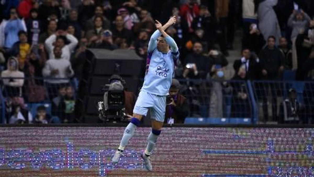 Cristiano Ronaldo merayakan gol dengan Siuuu. Foto: AFP/FRANCK FIFE