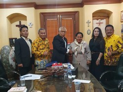 Keluarga Tunjuk OC Kaligis Jadi Pengacara Lukas Enembe