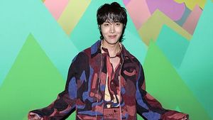 7 Gaya J-Hope BTS Hadiri Paris Fashion Week 2023 Pakai Louis Vuitton