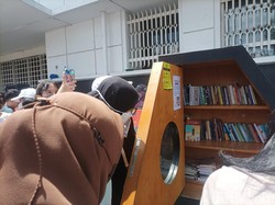 Video: Wah! Ada Spot Baca Buku Gratis di Stasiun Jurangmangu Nih