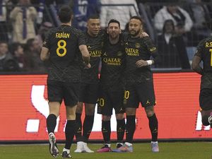 Riyadh All Star Vs PSG: Mudahnya Messi Bobol Gawang Tim Ronaldo Riyadh All Star Vs PSG: Mudahnya Messi Bobol Gawang Tim Ronaldo