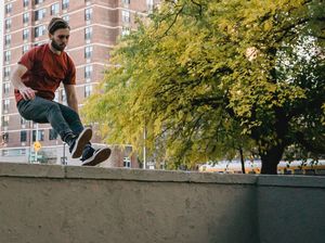 Lompat Kangkang: Pengertian, Tahapan, Cara Melakukan, dan Kesalahannya