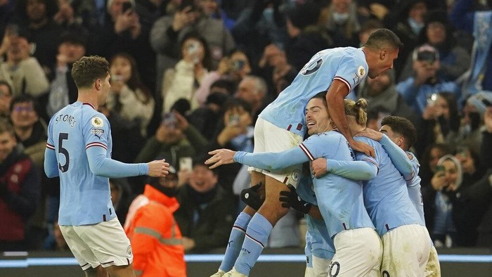 Manchester Citys Riyad Mahrez celebrates with his teammates after scoring his sides third goal during the English Premier League soccer match between Manchester City and Tottenham Hotspur at the Etihad Stadium in Manchester, England, Thursday, Jan. 19, 2023. (AP Photo/Dave Thompson)