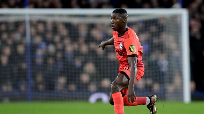 LIVERPOOL, ENGLAND - JANUARY 03: Moises Caicedo of Brighton and Hove Albion on the ball during the Premier League match between Everton FC and Brighton & Hove Albion at Goodison Park on January 3, 2023 in Liverpool, United Kingdom. (Photo by Richard Sellers/Getty Images)