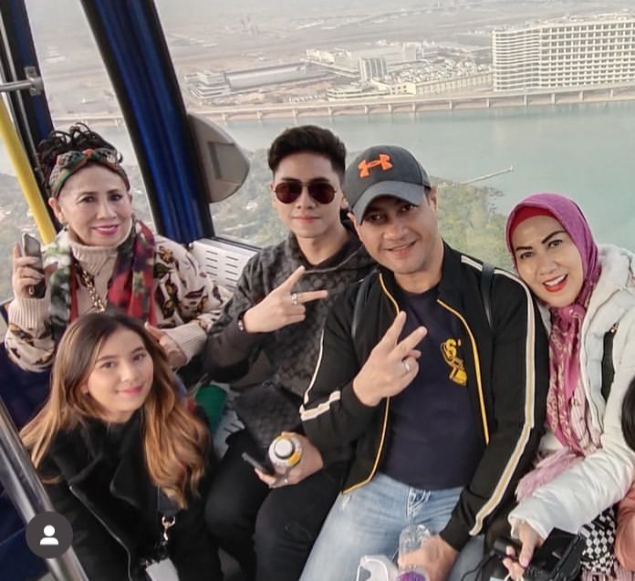 Momen Kebersamaan Keluarga Venna Melinda dan Ferry Irawan