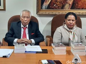 2 Hal yang Bikin OC Kaligis Turun Tangan Bela Lukas Enembe 2 Hal yang Bikin OC Kaligis Turun Tangan Bela Lukas Enembe