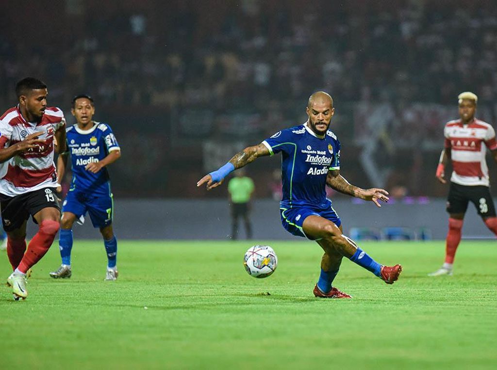 Perjalanan Persib di Papan Klasemen: Dari Zona Degradasi hingga 3 Besar Perjalanan Persib di Papan Klasemen: Dari Zona Degradasi hingga 3 Besar