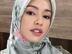 Susan Sameh Bikin Pangling Pamer Gaya Pakai Hijab: Cocok Nggak?