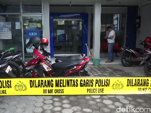 Bank di Lumajang Dirampok, Pelaku Todongkan Sajam Sambil Kuras Uang Bank di Lumajang Dirampok, Pelaku Todongkan Sajam Sambil Kuras Uang