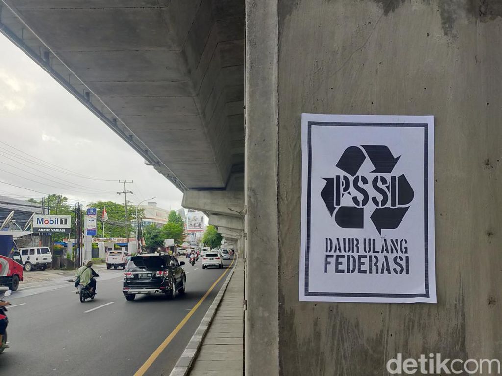 Poster Daur Ulang PSSI Tersebar di Makassar Jelang KLB