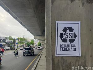Poster Daur Ulang PSSI Tersebar di Makassar Jelang KLB Poster Daur Ulang PSSI Tersebar di Makassar Jelang KLB