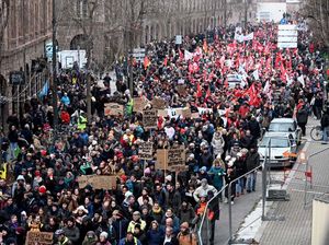 Warga Prancis Demo Tolak Kenaikan Usia Pensiun