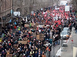 Warga Prancis Demo Tolak Kenaikan Usia Pensiun