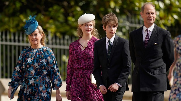 Potret kebersamaan Pangeran Edward dan keluarganya/Getty Images/Leon Neal Kebersamaan Pangeran Edward, Sophie Rhys-Jones, Lady Louise Windsor, dan James, Viscount Severn.