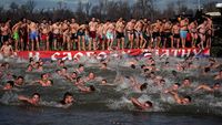 Rayakan Hari Epiphany, Warga Serbia Serempak Berenang di Sungai Es