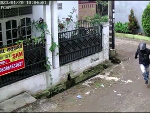 Rekan yang Pantau Situasi Kabur, Maling di Bogor Ketahuan Lalu Dihajar Warga