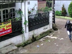 Rekan yang Pantau Situasi Kabur, Maling di Bogor Ketahuan Lalu Dihajar Warga