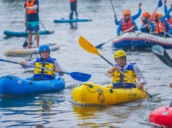 Resmikan Situ Gede Bogor, Ridwan Kamil Naik Kano Warna Kuning