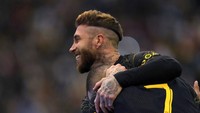 Sergio Ramos sudah berstatus bebas transfer. Dia beberapa kali dikabarkan akan bergabung dengan Cristiano Ronaldo di Al Nassr. (Foto: AP/Hussein Malla)