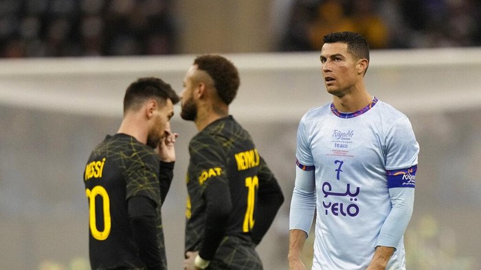 Cristiano Ronaldo playing for a combined XI of Saudi Arabian teams Al Nassr and Al Hilal is flanked by PSGs Lionel Messi and his teammate Neymar during a friendly soccer match, at the King Saud University Stadium, in Riyadh, Saudi Arabia, Thursday, Jan. 19, 2023. (AP Photo/Hussein Malla)