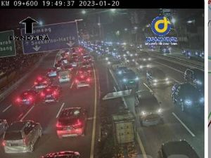 Kemacetan Terjadi di Sejumlah Ruas Tol Jakarta Jelang Long Weekend Imlek