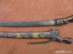 10 Senjata Tradisional Khas Sumatera Utara dan Sejarahnya