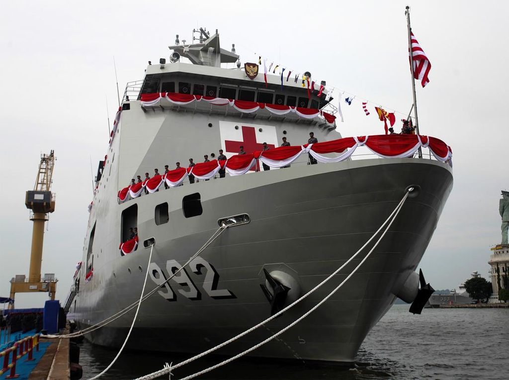 KRI dr Radjiman Wedyodiningrat-992 Perkuat TNI AL KRI dr Radjiman Wedyodiningrat-992 Perkuat TNI AL