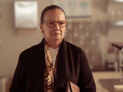Christine Hakim dalam episode 2 serial The Last of Us (2023).