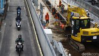 Tak Tahan Macet, Pemotor Ini Terobos Jalur Busway