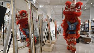 Aksi Barongsai Masuk Mal Jelang Imlek