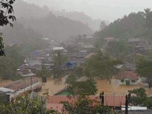 Banjir Rendam Sekolah hingga Permukiman di Pinrang Banjir Rendam Sekolah hingga Permukiman di Pinrang