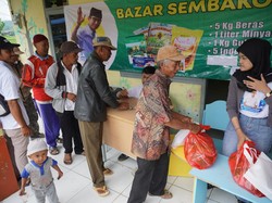 Relawan Sandiaga Gelar Bazar Sembako Murah di Kabupaten Bandung Barat