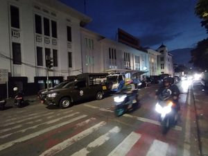 Bersih dari PKL, Jalan Kunir Kota Tua Jakbar Dijaga Satpol PP Malam Ini Bersih dari PKL, Jalan Kunir Kota Tua Jakbar Dijaga Satpol PP Malam Ini