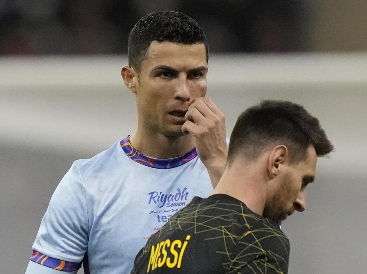 Rivalitas Lionel Messi dan Cristiano Ronaldo tidak lagi sepanas dulu (Hussein Malla/AP)