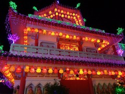 Ternyata Ini Alasan Perayaan Imlek Selalu Identik Dekorasi Warna Merah!