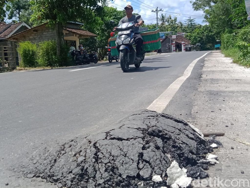 2 Bulan Usai Dibangun, Jalan Bayat-Cawas Klaten Senilai Rp 15 M Sudah Rusak