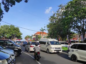 Potret Kemacetan di Pelabuhan Sanur, Kantong Parkir Penuh