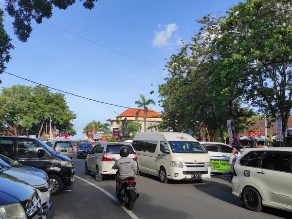 Potret Kemacetan di Pelabuhan Sanur, Kantong Parkir Penuh