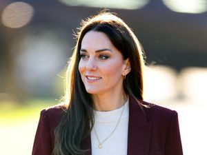 Cantik Memesona, 8 Gaya Kate Middleton Saat Gantikan Tugas Pangeran Harry