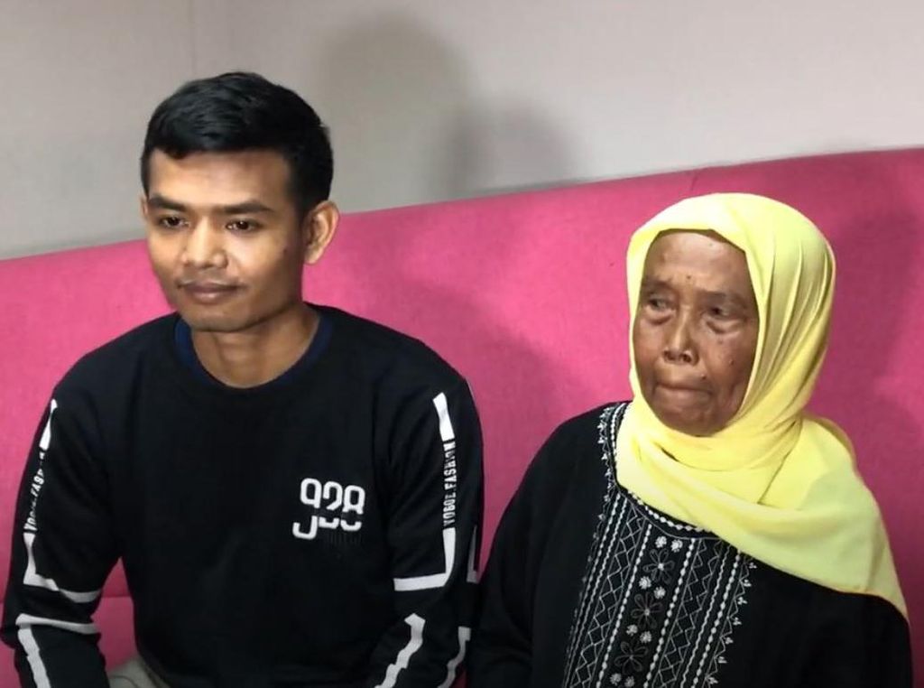 Pengakuan di Balik Video Viral Nenek Mandi Lumpur di TikTok